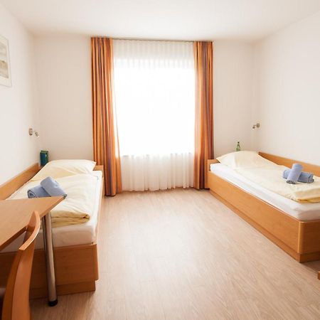 Gastehaus Olympia Reitanlage Munchen-Riem Bed and Breakfast Eksteriør billede